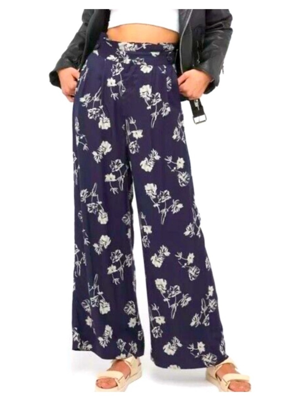Urban Outfitters | Diane Paperbag Wide Leg Pants, Size 4 ✨